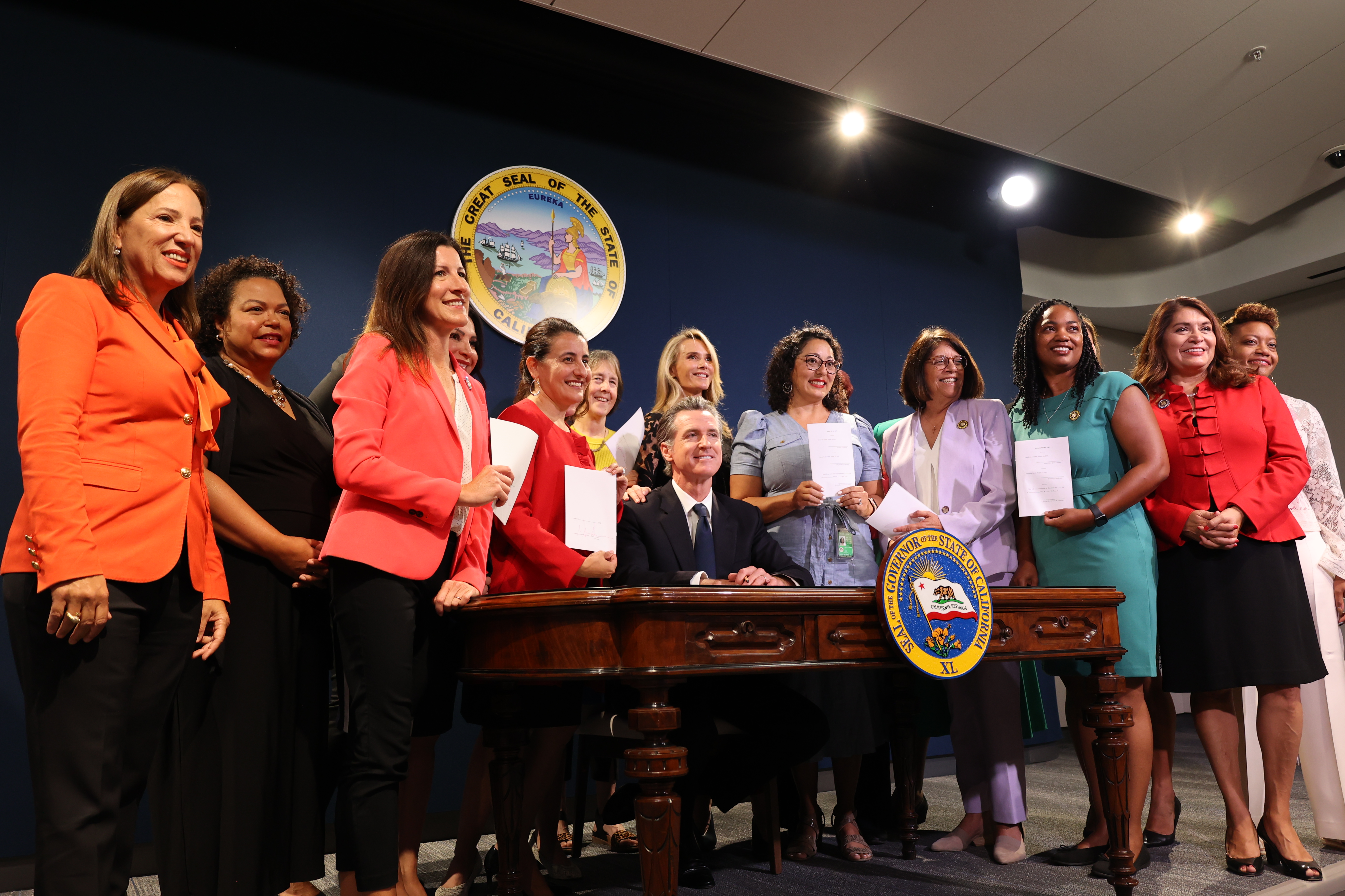 Image of Lt. Governor Kounalakis with Governor Newsom and members of the California State Legislature