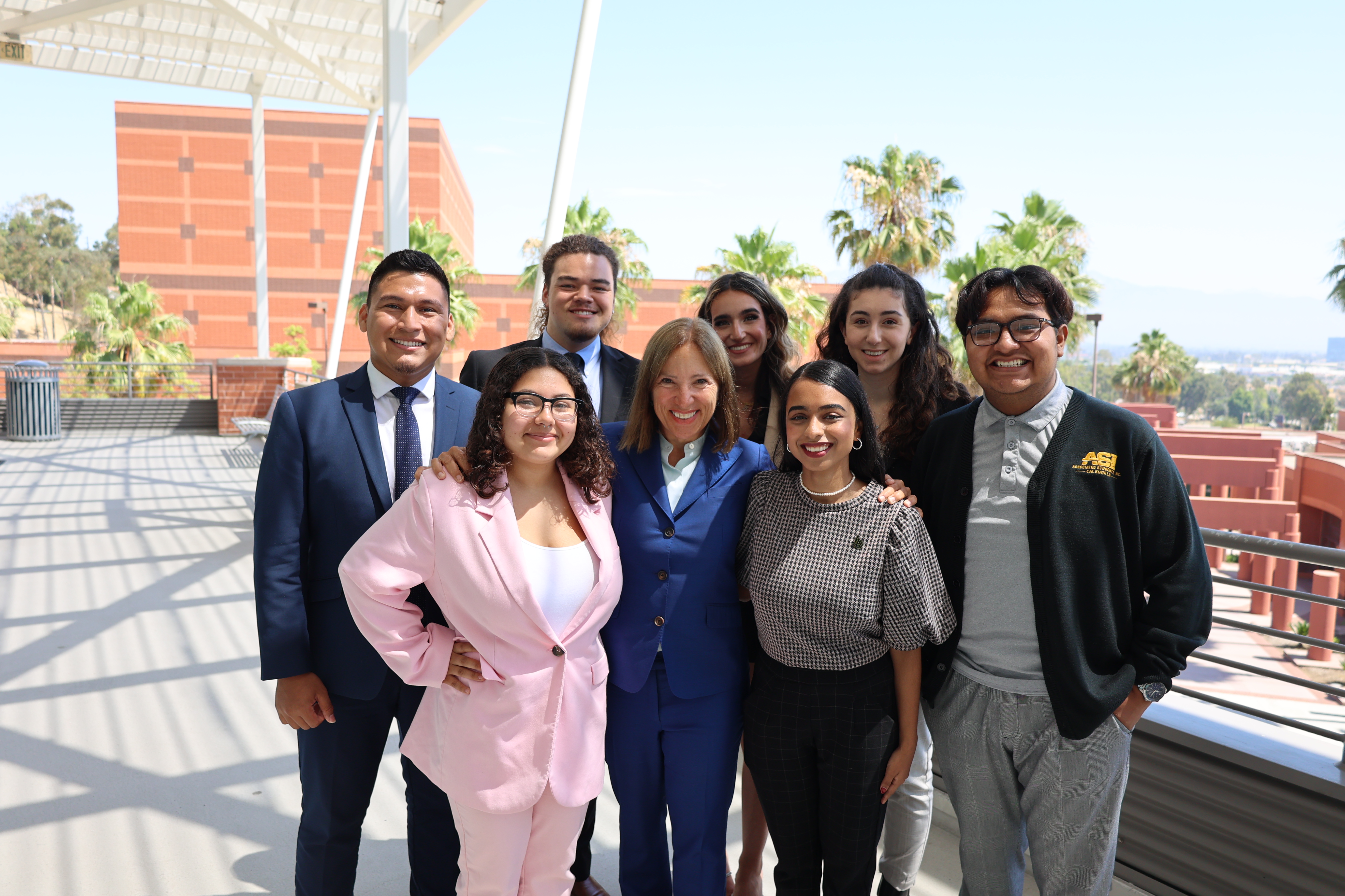 Image of Lt. Governor Kounalakis with students at Cal State LA