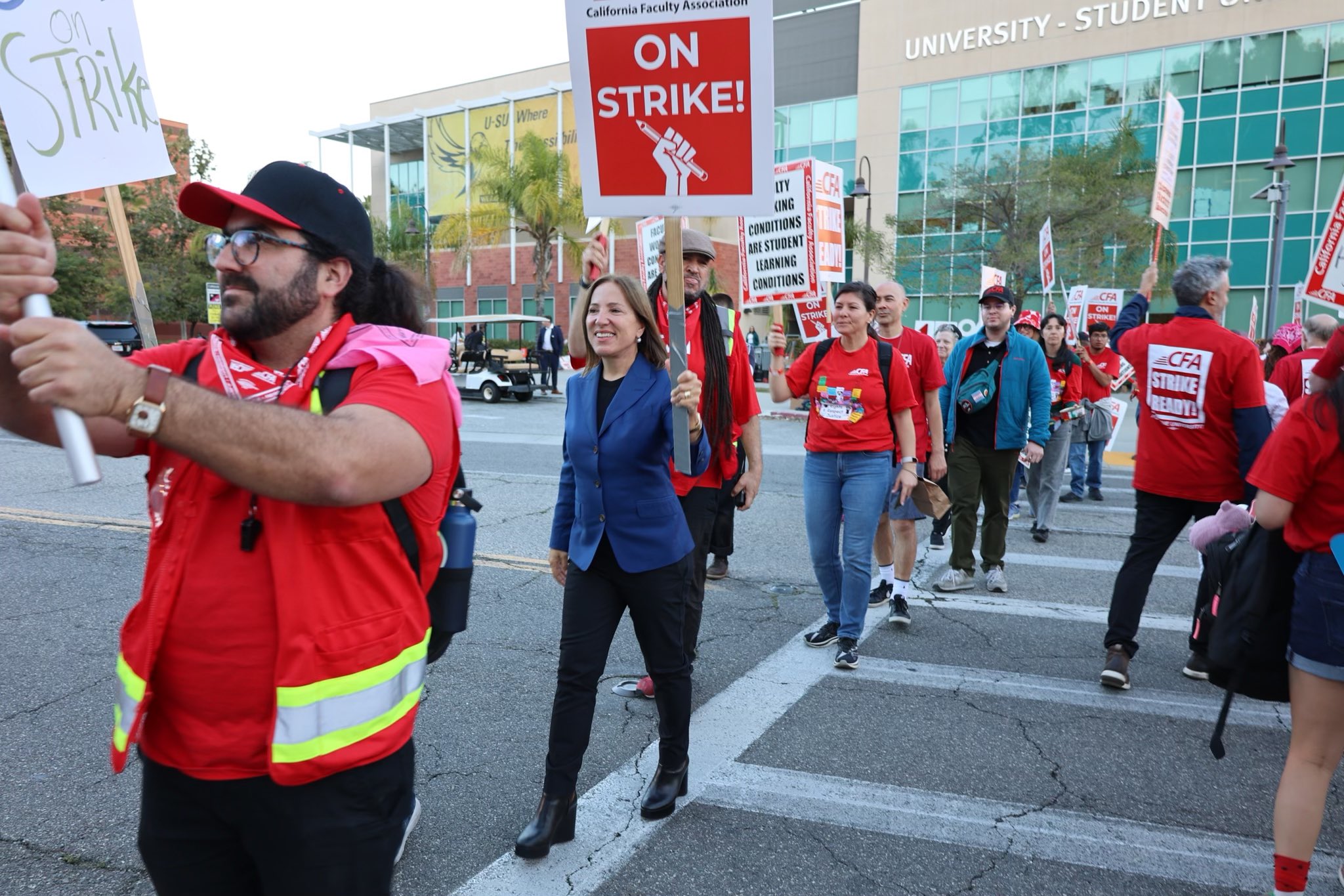 Image of Lieutenant Governor Kounalakis at CFA Strike for fair wages