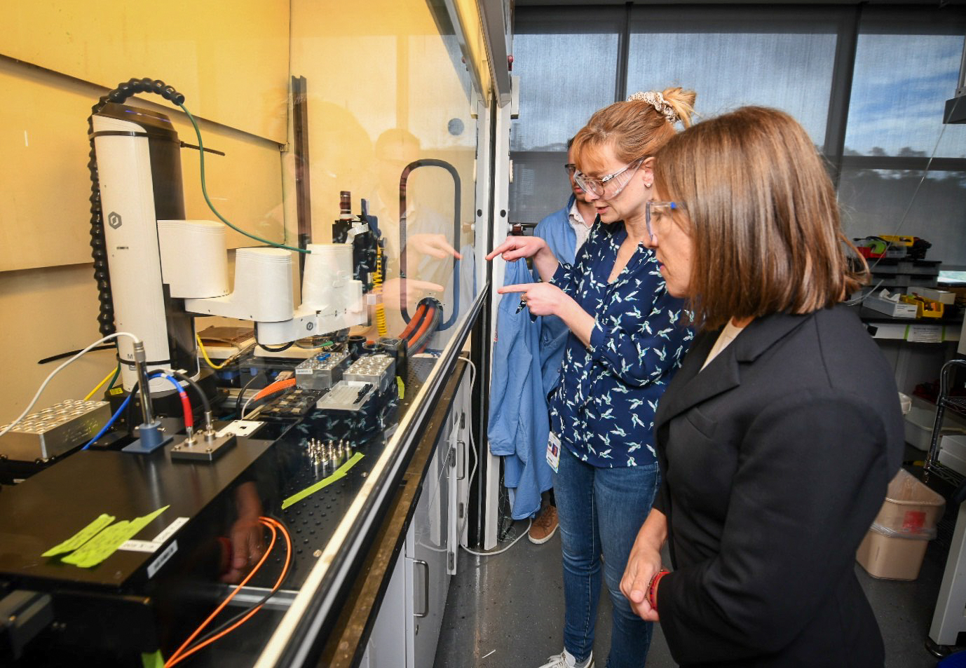 Image of Lieutenant Governor Kounalakis at Lawrence Berkeley National Lab