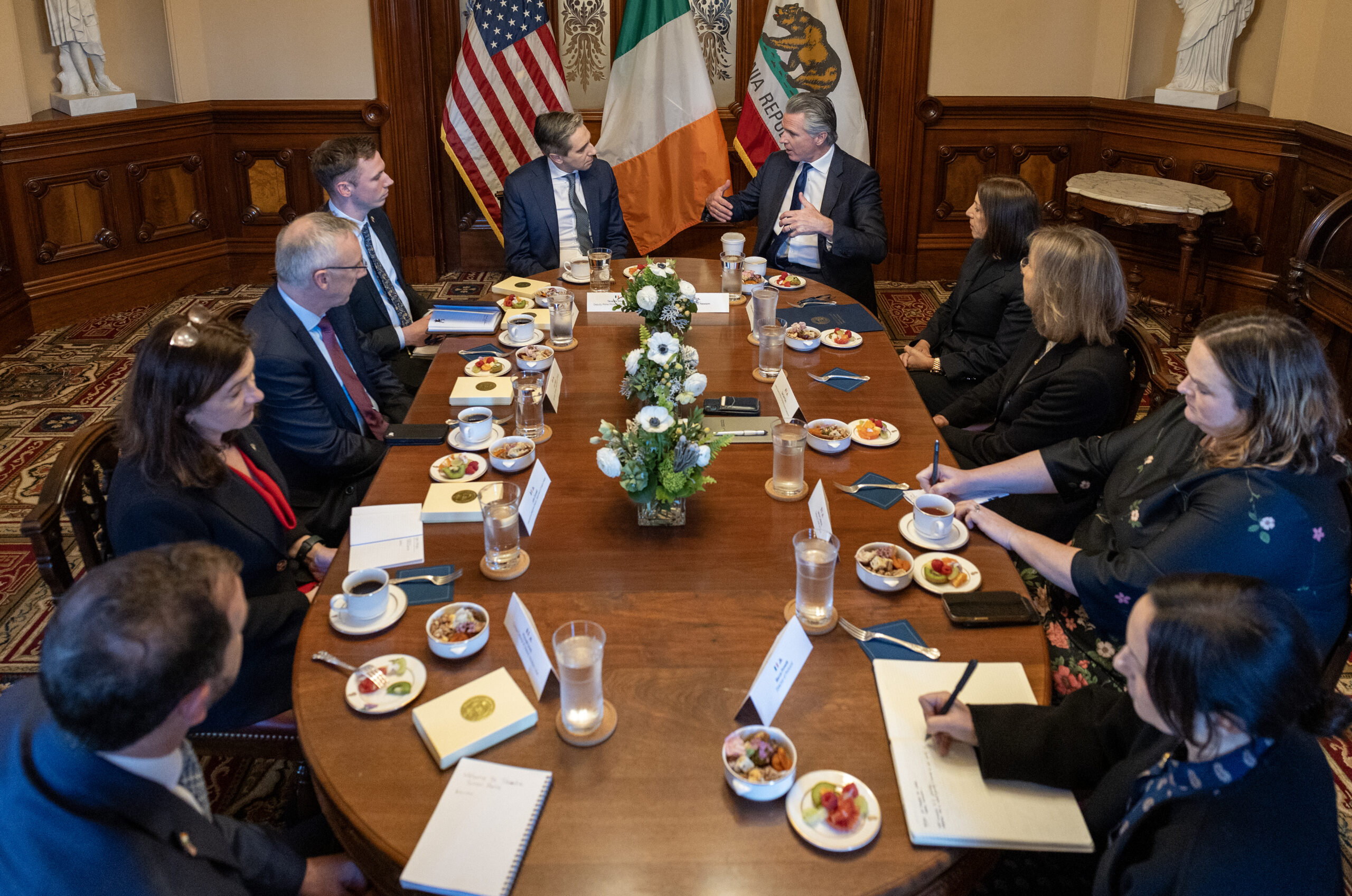 Image of Lt. Governor Kounalakis and Governor Gavin Newsom with Irish delegation