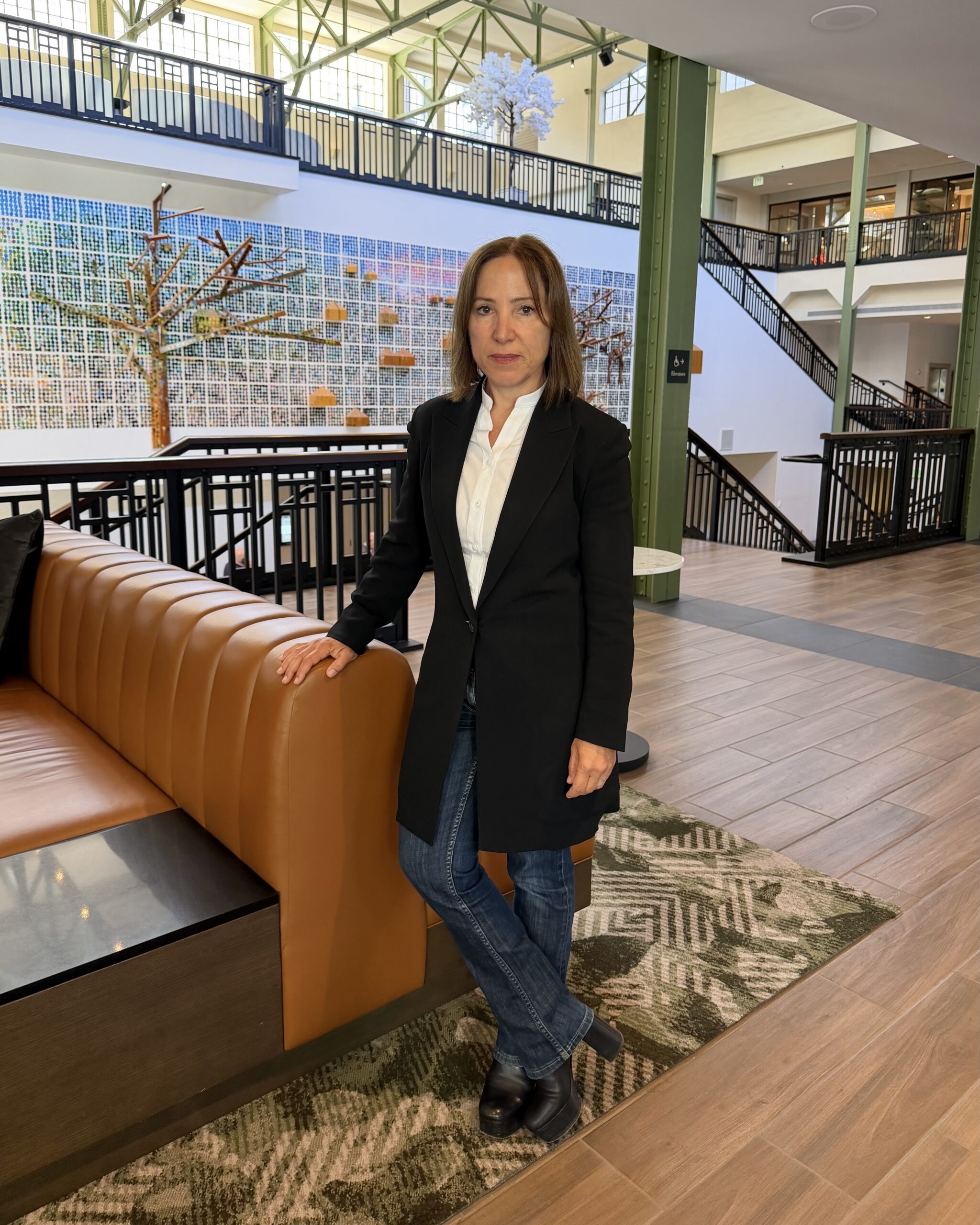Image of Lt. Gov. Kounalakis standing.