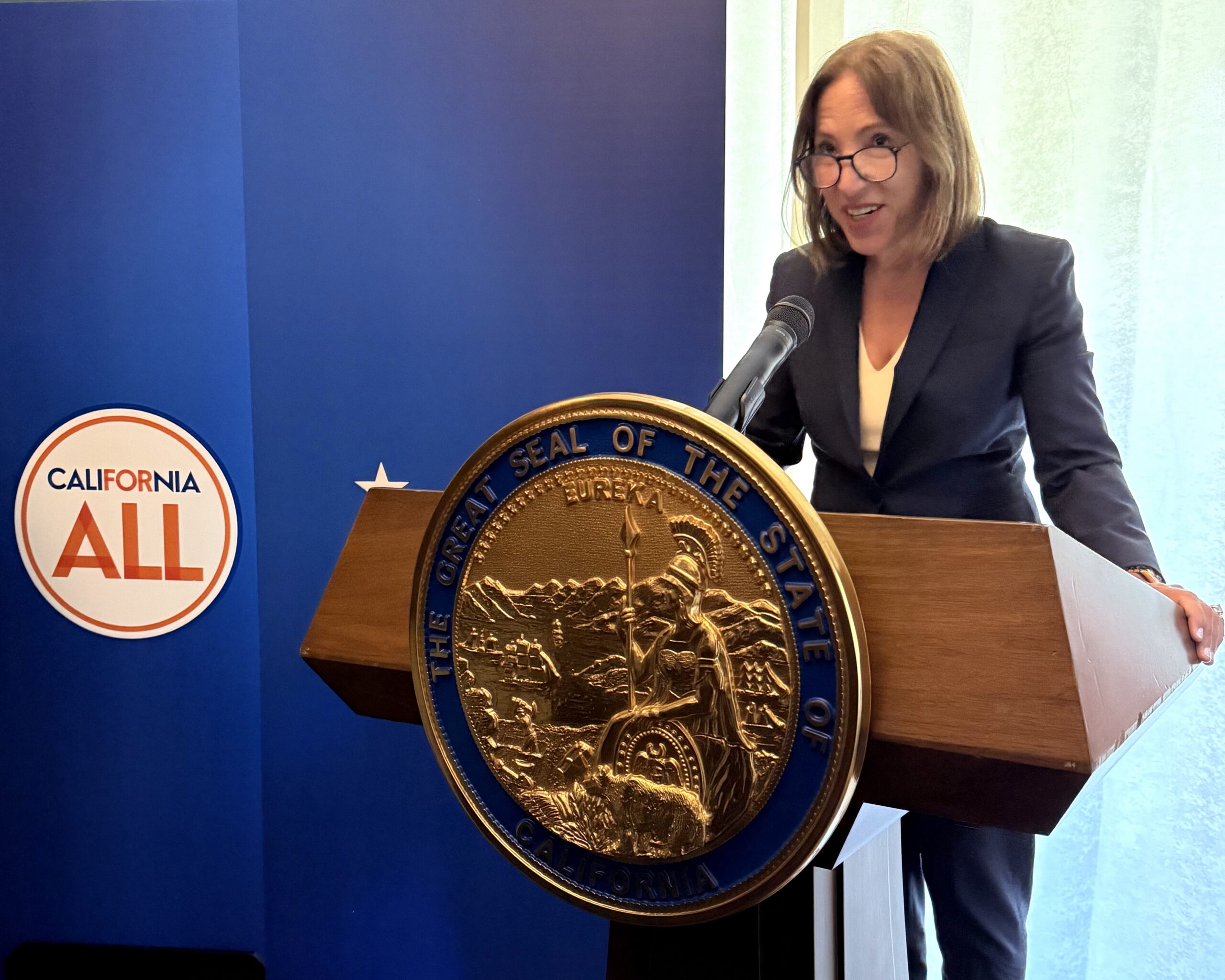 Image of Lt. Gov. Kounalakis at the podium speaking at the reception